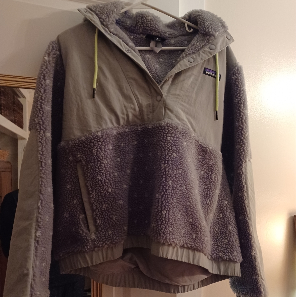 Patagonia women’s shelled retro-x polka dot fleece pullover